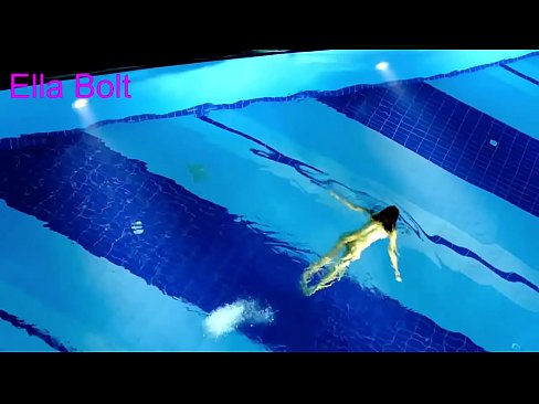 ❤️ Ùn possu micca piantà di fighjulà, ghjovana bionda catturata nuda in piscina ELLA BOLT ❌ Super porn à noi ☑