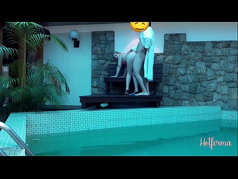 ❤️ Boss invita a cameriera à a piscina, ma ùn pudia resiste à un caldu ❌ Super porn à noi ☑